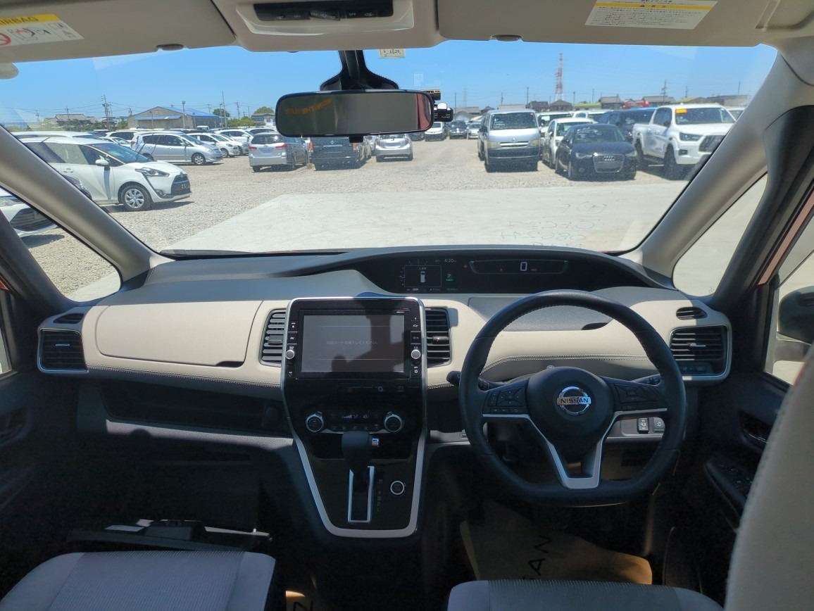 NISSAN SERENA 2018